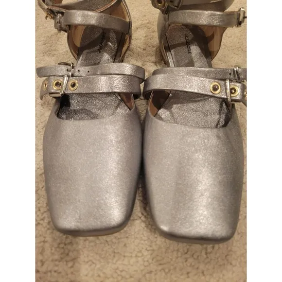 New Free People Hart Ankle Strap Flats Sandal Silver Strappy Buckles Size 8.5