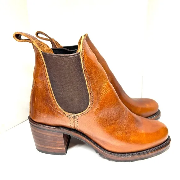 New, Frye Sabrina Chelsea Boots Brown Size 8.5