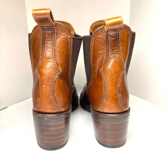 New, Frye Sabrina Chelsea Boots Brown Size 8.5