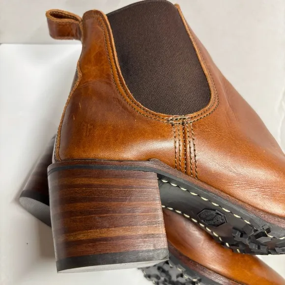 New, Frye Sabrina Chelsea Boots Brown Size 8.5