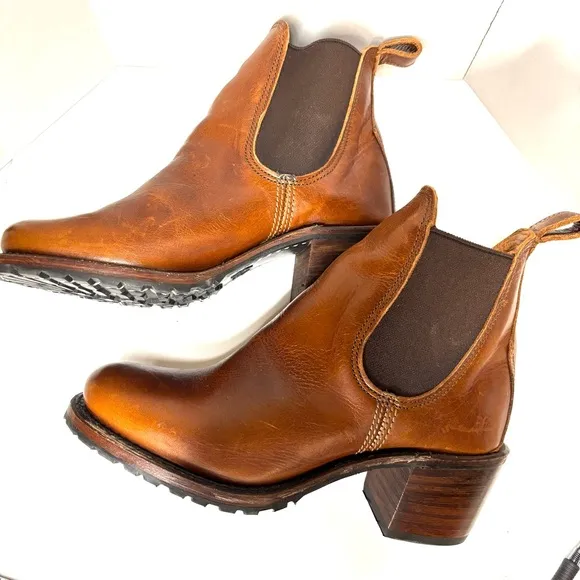 New, Frye Sabrina Chelsea Boots Brown Size 8.5