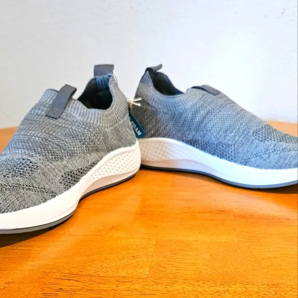 New in Box - TOMMY BAHAMA - Lightweight Slip-on Grey Sports Shoes. Size  7