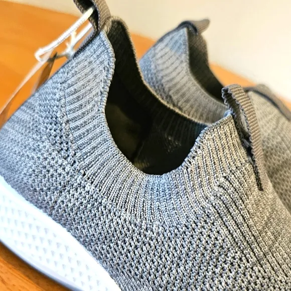 New in Box - TOMMY BAHAMA - Lightweight Slip-on Grey Sports Shoes. Size  7