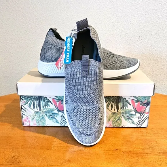 New in Box - TOMMY BAHAMA - Lightweight Slip-on Grey Sports Shoes. Size  7