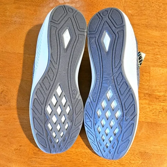 New in Box - TOMMY BAHAMA - Lightweight Slip-on Grey Sports Shoes. Size  7