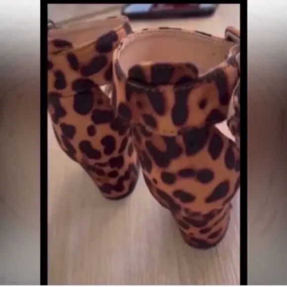 New leopard print block heeled sandals  Size 6