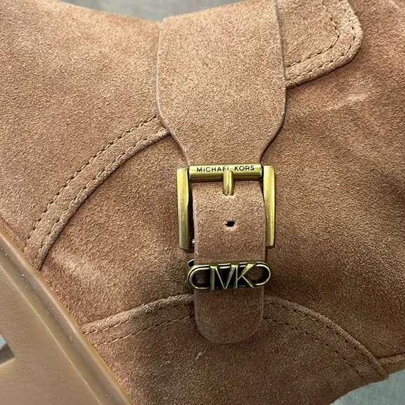 NEW Michael Kors Perry Camel Suede Lug Sole Boots Size 7.5