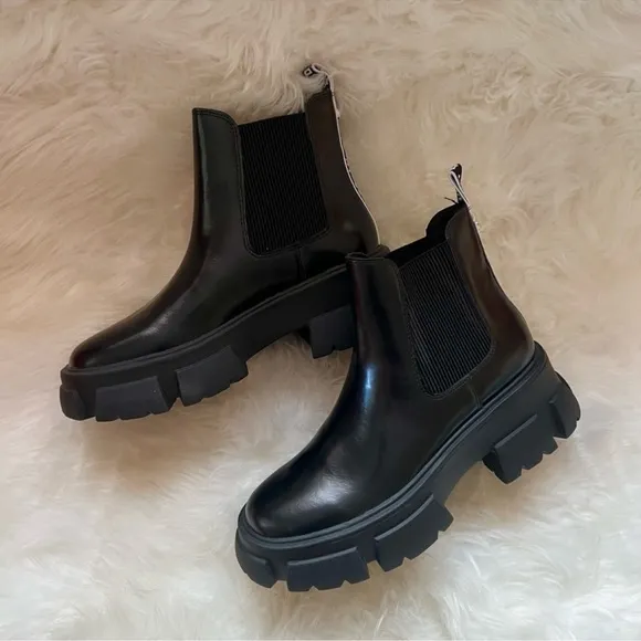 New! Rare STEVE MADDEN “Tusk” Polished Leather Platform Chelsea Boots