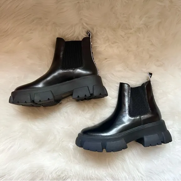 New! Rare STEVE MADDEN “Tusk” Polished Leather Platform Chelsea Boots