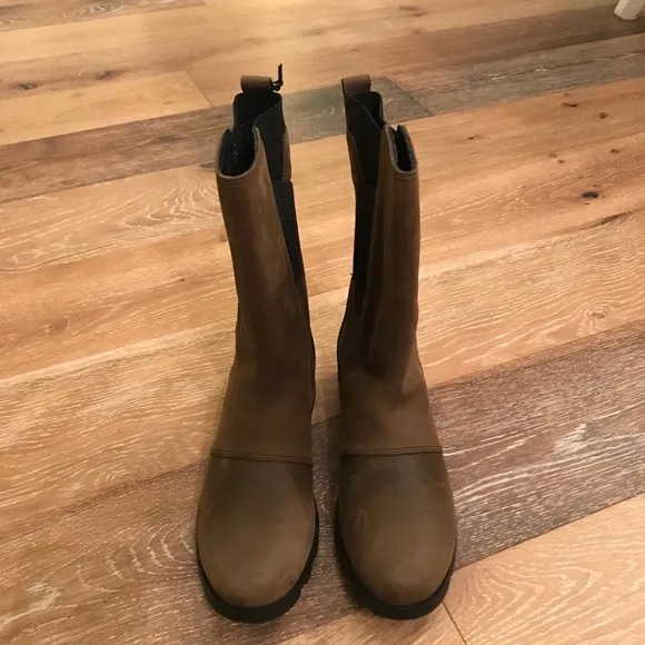 New Sorel Emelie Mid-Calf Boots in Major