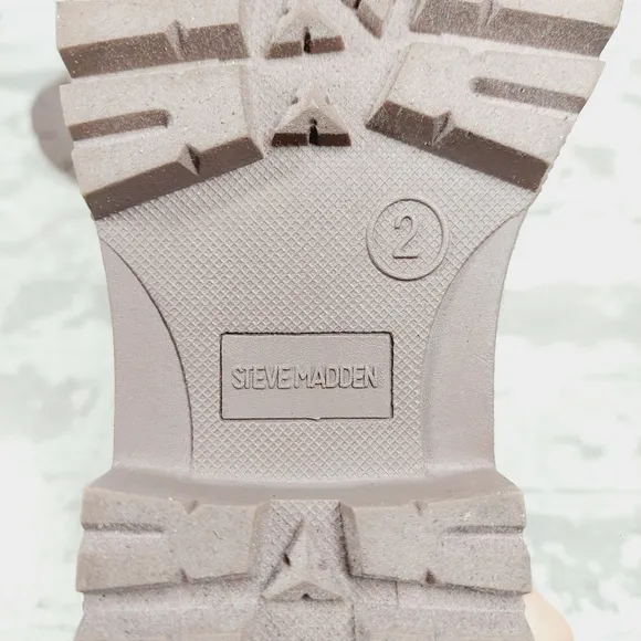 New Steve Madden Howler  in Sand Suede Lug Sole Chunky Ankle Boots M766