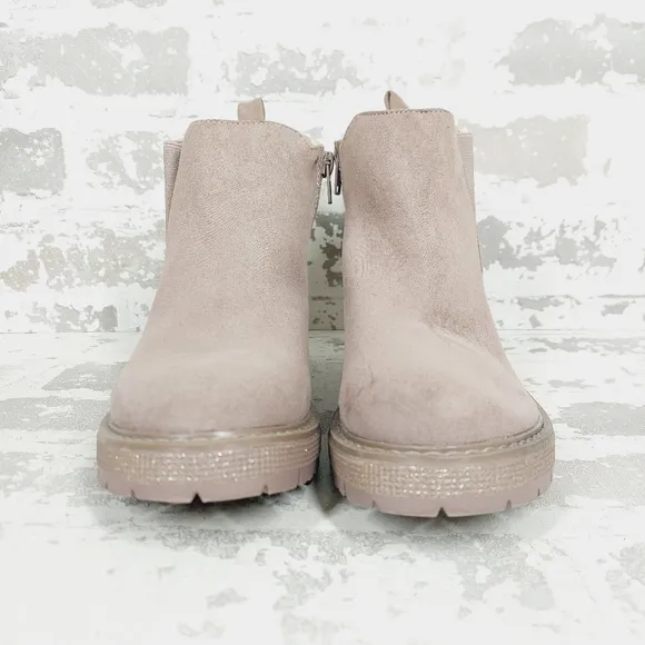 New Steve Madden Howler  in Sand Suede Lug Sole Chunky Ankle Boots M766