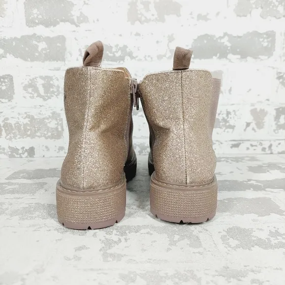 New Steve Madden Howler  in Sand Suede Lug Sole Chunky Ankle Boots M766