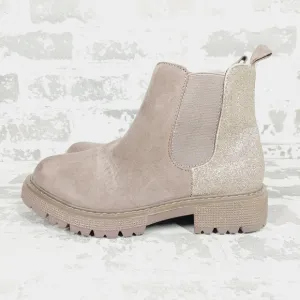 New Steve Madden Howler  in Sand Suede Lug Sole Chunky Ankle Boots M766