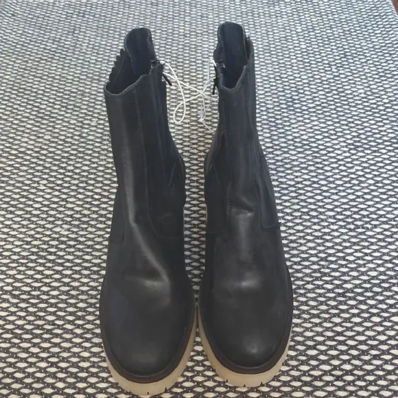 NEW THE FREE PEOPLE JAMES CHELSEA BOOTS
