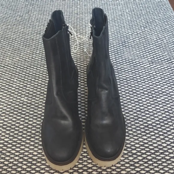 NEW THE FREE PEOPLE JAMES CHELSEA BOOTS