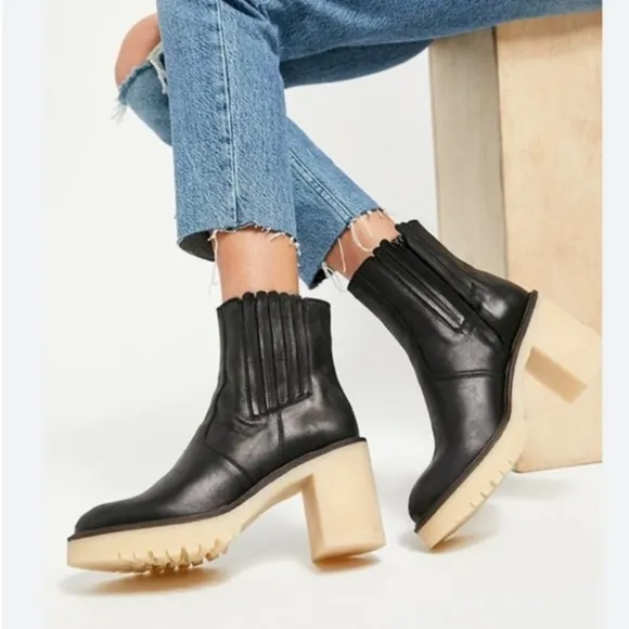 NEW THE FREE PEOPLE JAMES CHELSEA BOOTS