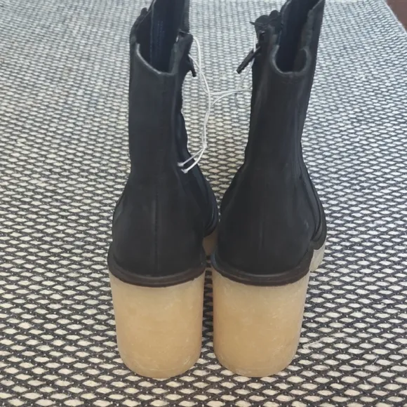 NEW THE FREE PEOPLE JAMES CHELSEA BOOTS