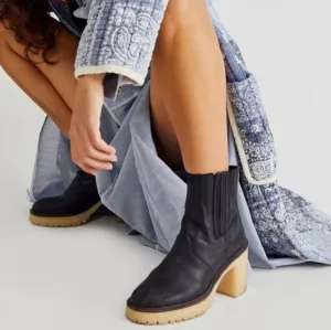 NEW THE FREE PEOPLE JAMES CHELSEA BOOTS