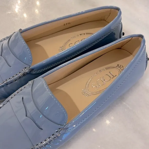 NEW Tod's Women’s Gommino Patent Leather Powder Blue Driving Loafers Size 7.5
