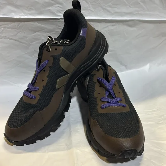 NEW VEJA VIBRAM Sneakers Size: 9