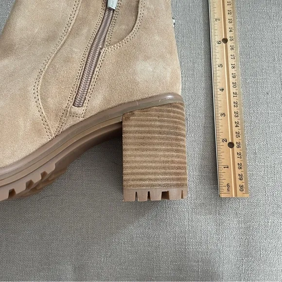 NEW Vince Camuto Dustelie Boots Tortilla Tan Suede Chelsea Lug Women’s Size 9