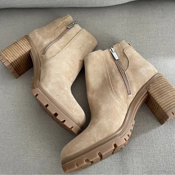 NEW Vince Camuto Dustelie Boots Tortilla Tan Suede Chelsea Lug Women’s Size 9