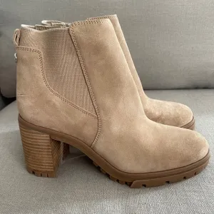 NEW Vince Camuto Dustelie Boots Tortilla Tan Suede Chelsea Lug Women’s Size 9