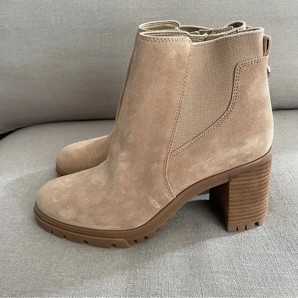 NEW Vince Camuto Dustelie Boots Tortilla Tan Suede Chelsea Lug Women’s Size 9