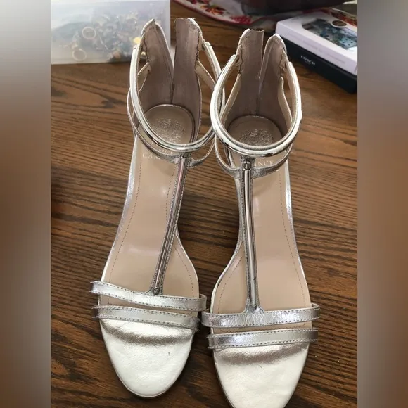 NEW  Vince CAMUTO Silver zipper back Heeled Sandals  Size 9
