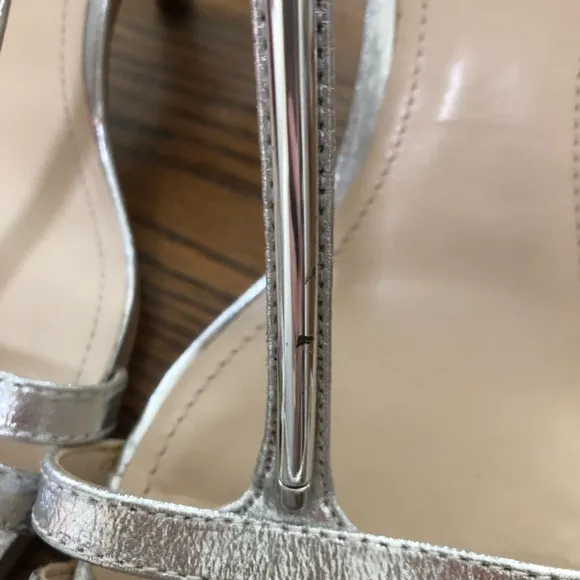 NEW  Vince CAMUTO Silver zipper back Heeled Sandals  Size 9