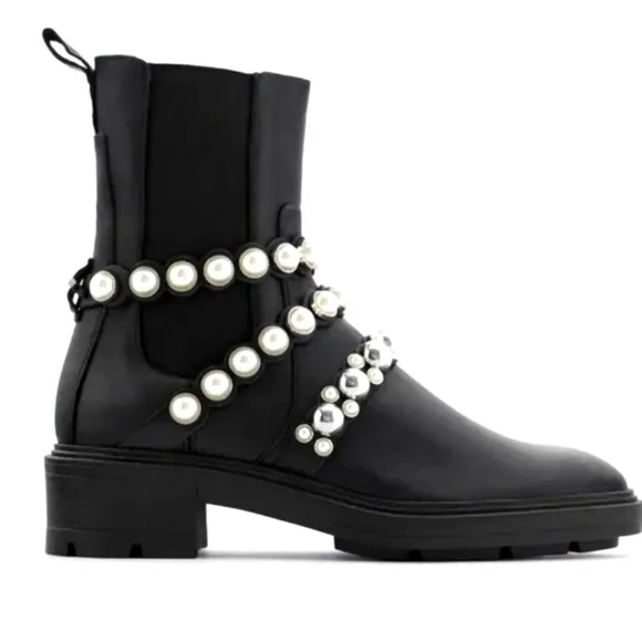 𝅺NEW! ZARA Leather Lug Sole Pearl Accented Chelsea Ankle Boots 8.