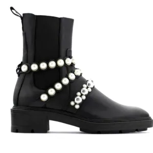 𝅺NEW! ZARA Leather Lug Sole Pearl Accented Chelsea Ankle Boots 8.