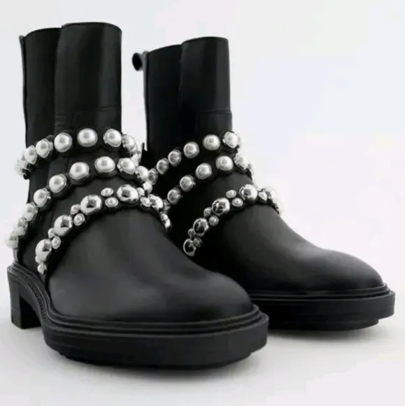 𝅺NEW! ZARA Leather Lug Sole Pearl Accented Chelsea Ankle Boots 8.