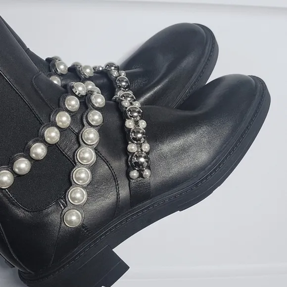 𝅺NEW! ZARA Leather Lug Sole Pearl Accented Chelsea Ankle Boots 8.