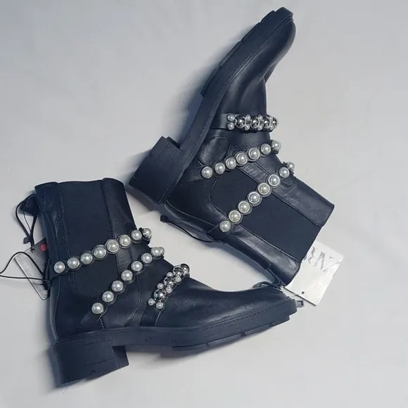 𝅺NEW! ZARA Leather Lug Sole Pearl Accented Chelsea Ankle Boots 8.