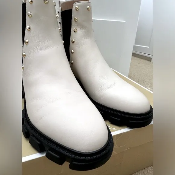 NEW💥Michael Michael Kors Women Ridley Gore Studded Chelsea Boots Sz 8M Lt Cream