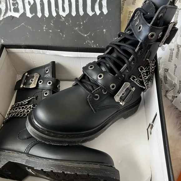 NIB DEMONIA Death Row Silver Chain Combat Boots [Bolt-250]
