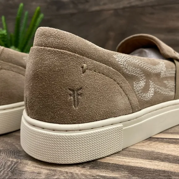 NIB Frye Ivy Primrose Slip On Sneakers Beige Suede