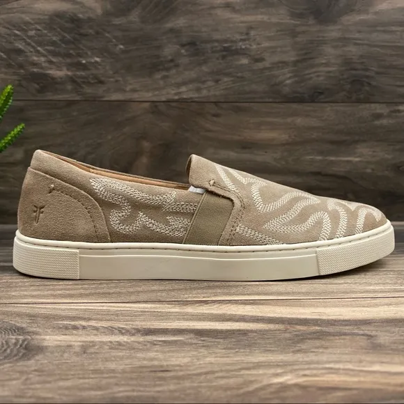 NIB Frye Ivy Primrose Slip On Sneakers Beige Suede