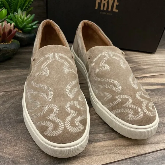 NIB Frye Ivy Primrose Slip On Sneakers Beige Suede