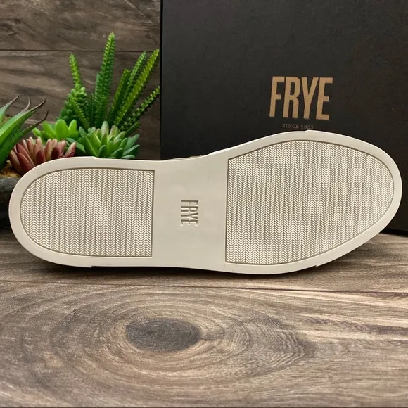 NIB Frye Ivy Primrose Slip On Sneakers Beige Suede