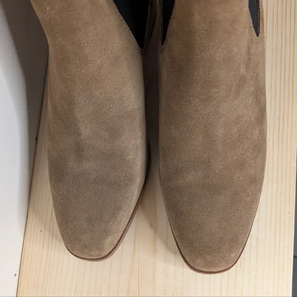 NIB Steve Madden Rockwell Cognac Suede Chelsea Boots Chunky, Stacked Heels