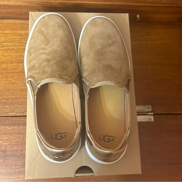 NIB UGG Women’s CAHLVAN Sneaker, New,  Chestnut Suede, Size 6 NWT