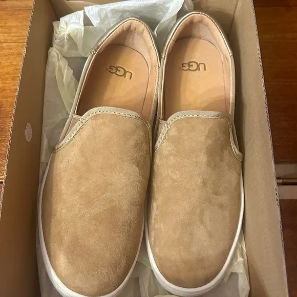 NIB UGG Women’s CAHLVAN Sneaker, New,  Chestnut Suede, Size 6 NWT