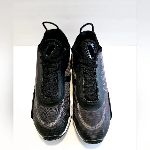 Nike Air Max 2090 Mens Sneakers Size 10 Black/White Running Shoes CW7306-001