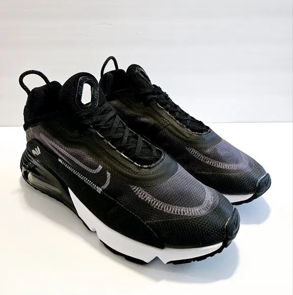 Nike Air Max 2090 Mens Sneakers Size 10 Black/White Running Shoes CW7306-001