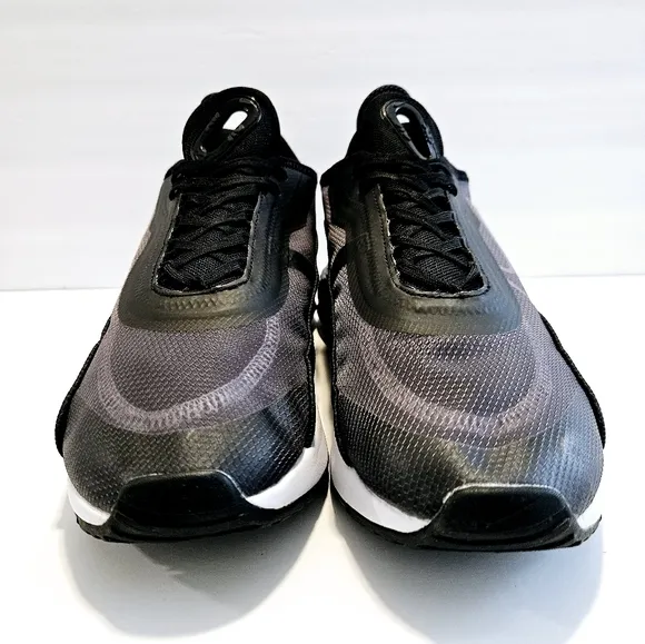 Nike Air Max 2090 Mens Sneakers Size 10 Black/White Running Shoes CW7306-001