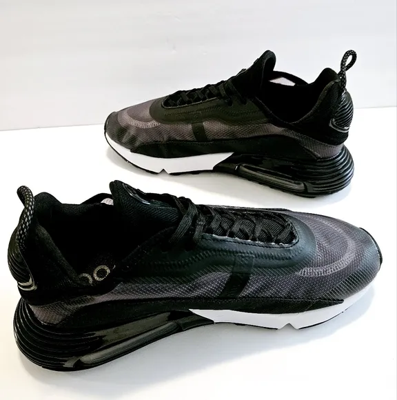 Nike Air Max 2090 Mens Sneakers Size 10 Black/White Running Shoes CW7306-001