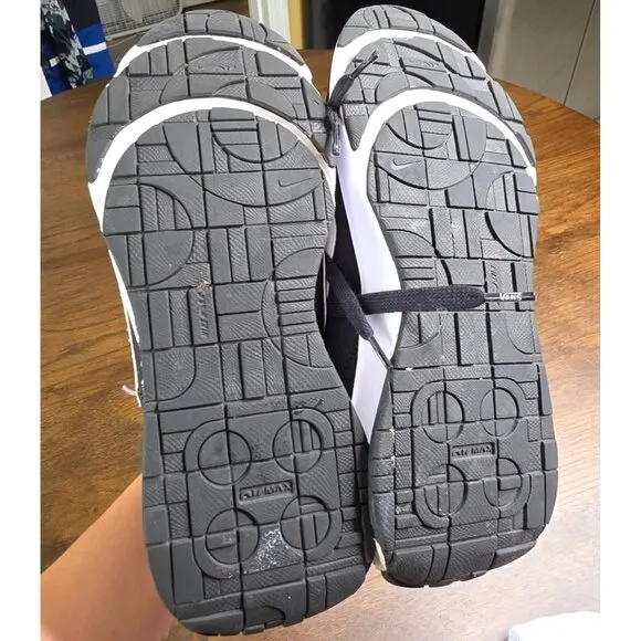 Nike Air Max Intrlk Lite Black &amp; White Women Sneakers Size 7